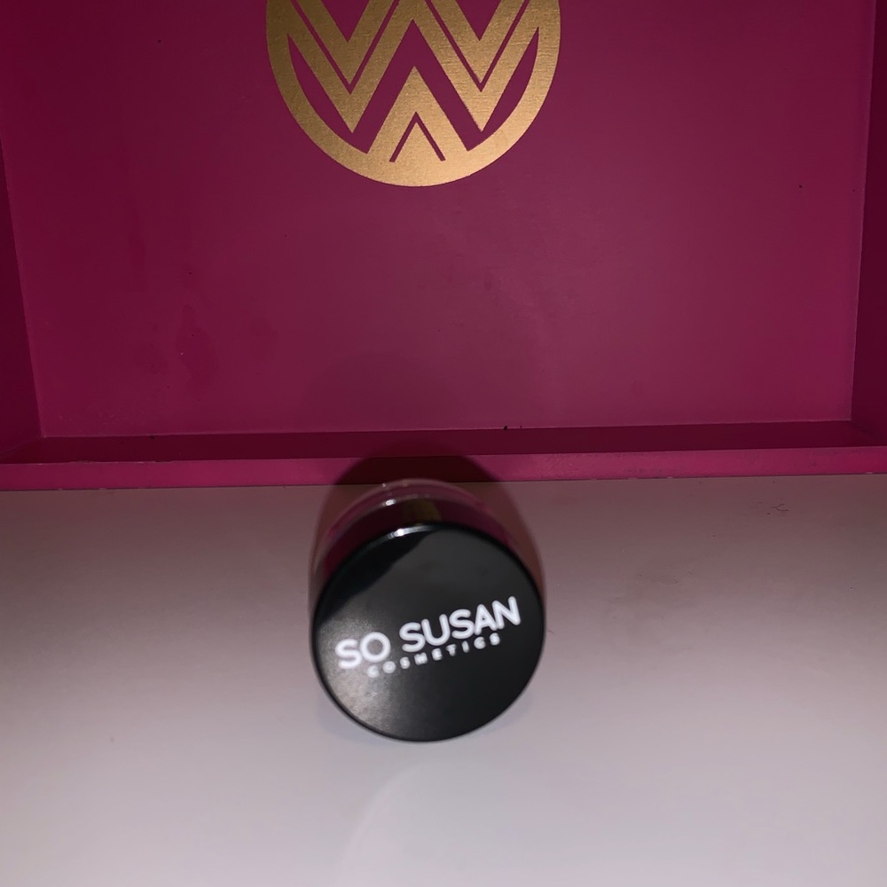 Eyeshadow NWT BRAND NEW NEVER USED